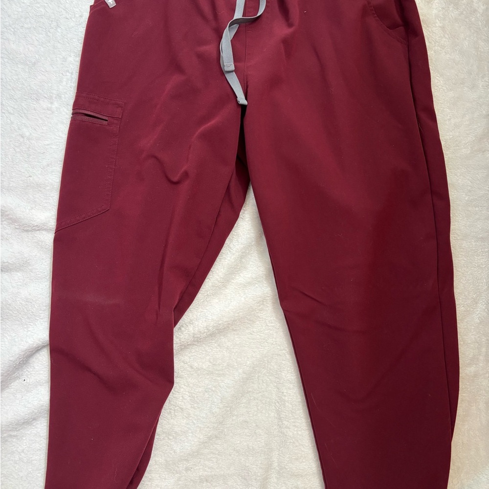 Figs women’s Maroon Cargo Pants